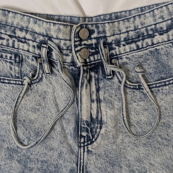 Pacsun Drawn Blue Denim Mom Shorts, Color Light Acid Wash Size 25 - Picture 7 of 16